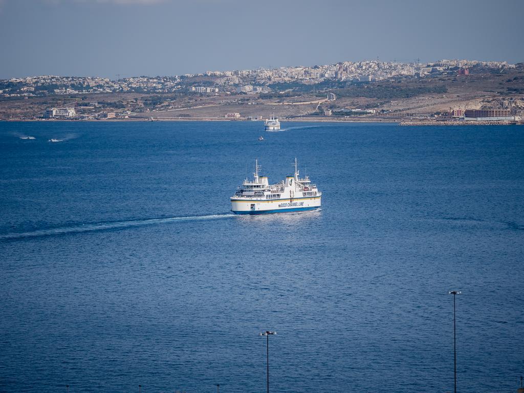 Apartament Seaview Luxury Penthouse With Shared Swimming Pool Għajnsielem Zewnętrze zdjęcie