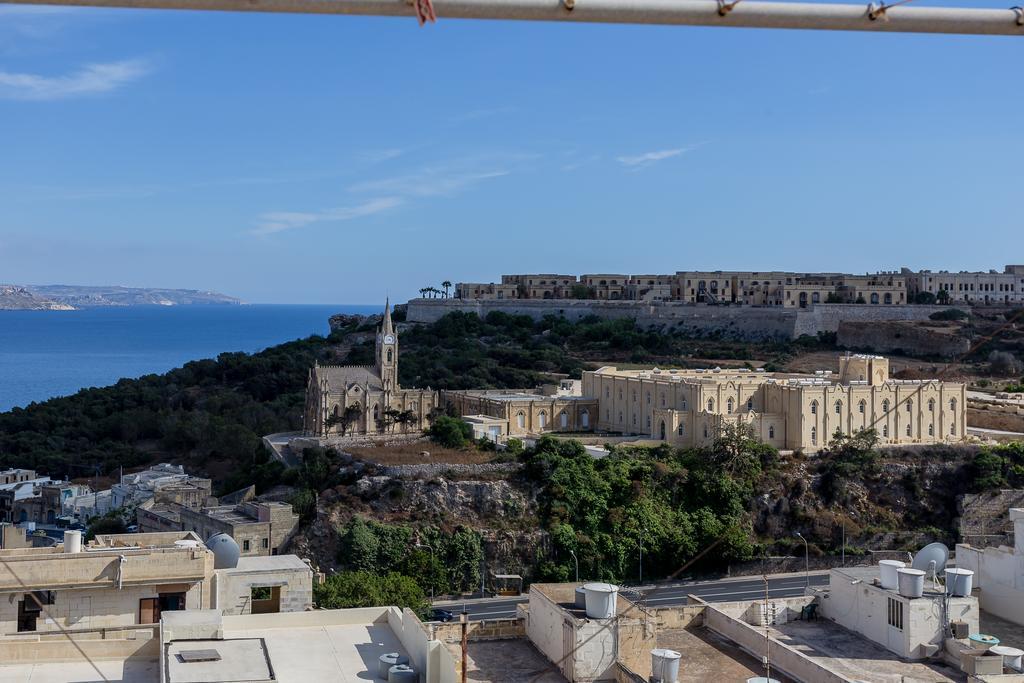 Apartament Seaview Luxury Penthouse With Shared Swimming Pool Għajnsielem Zewnętrze zdjęcie
